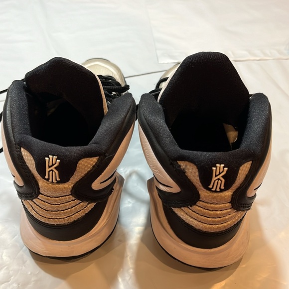 Nike Kyrie Infinity Panda Men's Size 6 Black White Sneaker DO9616-100 high tops - Picture 3 of 12